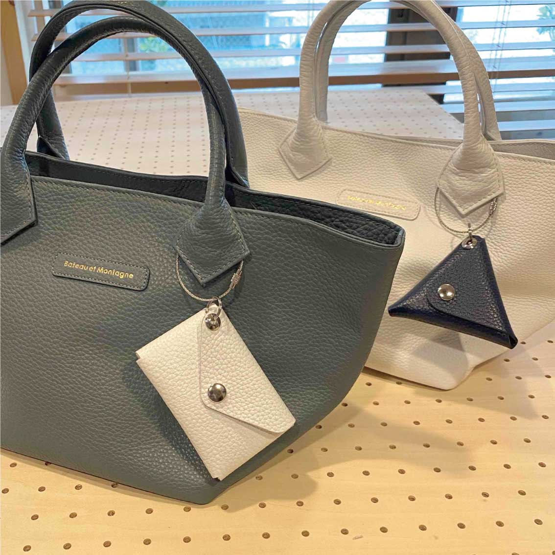 FOLDING LETTER CARD-CASE フォールディング レター カードケース