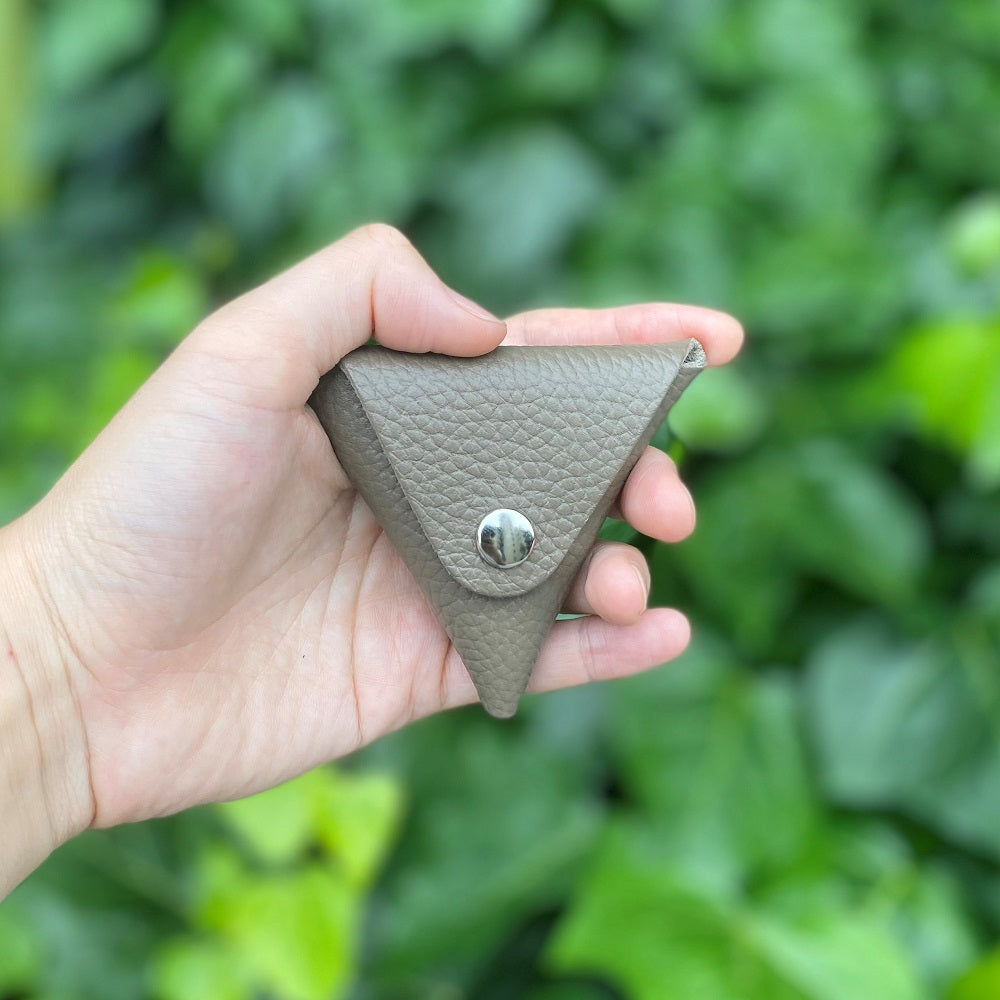 FOLDING TRIANGLE COIN CASE by BATeMON